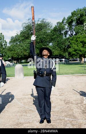 Am 14. Mai 2019 traten Mitarbeiter des US-Zolls und des Grenzschutzes bei der Steve Young Honor Guard Pipes and Drums Competition während der Police Week in Washington, D.C. auf. Stockfoto