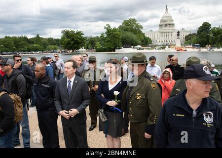 Am 14. Mai 2019 nahmen Mitarbeiter des US-Zolls und des Grenzschutzes (CBP) an dem Steve Young Honor Guard Pipes and Drums Competition während der Police Week in Washington, D.C. Teil. CBP kommissarischer Kommissar John P. Sanders, Stabschef Meghann Peterlin und Chief Carla Provost waren anwesend, um die Veranstaltung zu beobachten. Stockfoto