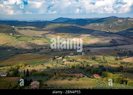 Blick über die toskanische Landschaft von Montepulciano, Toskana, Italien Stockfoto