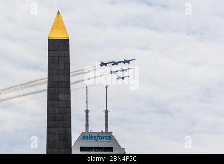 Indianapolis, Usa. Mai 2020. Die U.S. Navy Blue Angels führen am 12. Mai 2020 in Indianapolis, Indiana, ein Fly-by in der Nähe des Veteran's Memorial Plaza in der Innenstadt von Indianapolis als Teil eines Begrüßens an die Frontarbeiter der Covid-19 Pandemic in Indianapolis, Indiana, durch. Foto von Edwin Locke/UPI Quelle: UPI/Alamy Live News Stockfoto