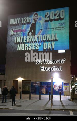 Ein Bild der Florence Nightingale wird auf Guy's und St Thomas' Krankenhaus, auf dem Internationalen Tag der Krankenschwestern und anlässlich des 200. Jahrestages der Geburt der Krankenschwester projiziert. Stockfoto