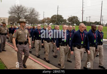 Austin, Texas, USA, 12. Januar 2012: Mitarbeiter des US-amerikanischen Department of Public Safety der Group of Texas rekrutiert während der Trainingsübung informationen zum märz. ©Marjorie Kamys Cotera/Daemmrich Photography Stockfoto