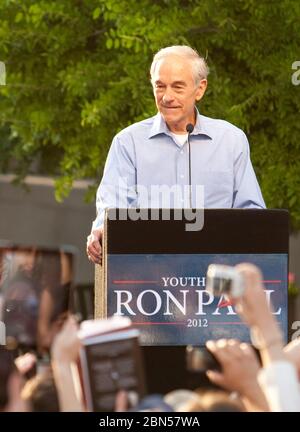 San Antonio, Texas, USA, April 12 2012: Ron Paul, Kandidat für die Präsidentschaftswahl der Republikaner, spricht bei einer Wahlkampfveranstaltung am Main Plaza in der Innenstadt. ©Marjorie Kamys Cotera/Daemmrich Photography Stockfoto