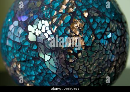 Duftlampe aus Glas, Grün und Blau Stockfoto