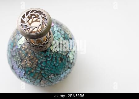 Duftlampe aus Glas, Grün und Blau Stockfoto