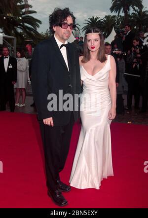 CANNES, FRANKREICH. Mai 1997: Regisseur Tim Burton & Schauspielerin Lisa Marie bei den 50. Filmfestspielen in Cannes. Foto © Paul Smith/Featureflash Stockfoto