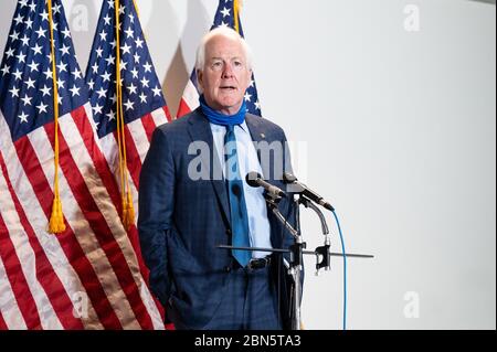 Washington, Usa. Mai 2020. US-Senator John Cornyn (R-TX) spricht mit den Medien auf seinem Weg zum republikanischen Caucus-Launch. Quelle: SOPA Images Limited/Alamy Live News Stockfoto