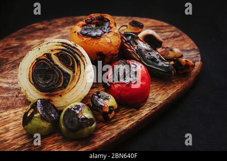 Gebrannte Chilies für eine mexikanische Sauce würzig Essen in mexiko Stockfoto