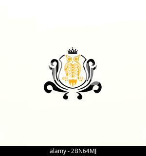 Schwarzes Muster mit oranger Eule und schwarzer Krone auf dem Kopf auf weißem Hintergrund Stockfoto