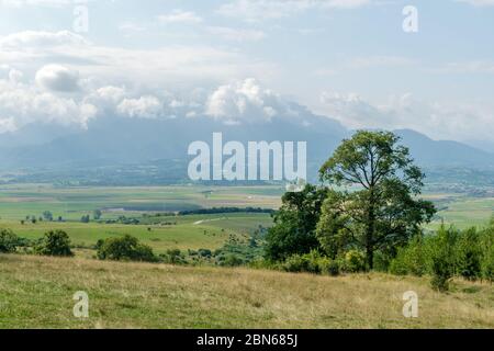 Eine schöne Landschaft in der Nähe des Bärenreservats Zarnesti, Brasov, Rumänien Stockfoto