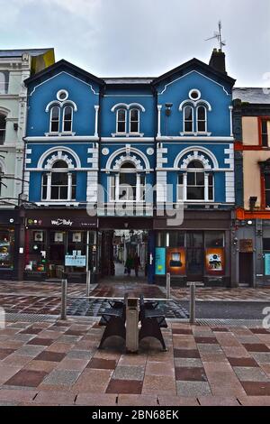 Der Eingang zur Royal Arcade im Zentrum von Cardiff. Von der St Mary's Street Seite aus gesehen, Stockfoto