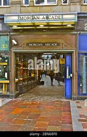 Der Eingang zur Morgan Arcade im Stadtzentrum von Cardiff. Der Name bezieht sich auf das alte Kaufhaus von David Morgan, das früher den ganzen Block besetzen hatte. Stockfoto