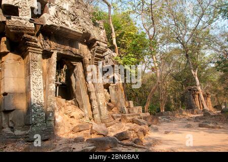 Kambodscha: Die West Gopura (Eingang) am Anfang des 11. Jahrhunderts Hügel Khmer Tempel, Chau Srei Vibol (auch bekannt als Wat Trak), in der Nähe von Angkor. Die Unres Stockfoto