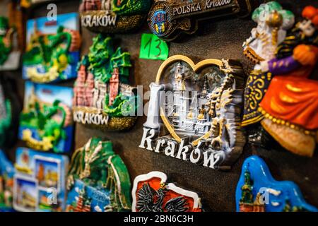 Nahaufnahme von Touristen-Magnet-Souvenirs von Krakau Stockfoto