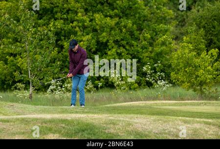 Brentwood Essex 13. Mai 2020 Erstes Golfspiel der Covid-19 Lockdown im Warley Park Golf Club, Brentwood Essex Kredit: Ian Davidson/Alamy Live News Stockfoto