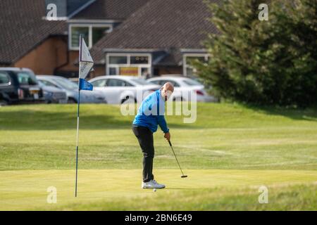 Brentwood Essex 13. Mai 2020 Erstes Golfspiel der Covid-19 Lockdown im Warley Park Golf Club, Brentwood Essex Kredit: Ian Davidson/Alamy Live News Stockfoto