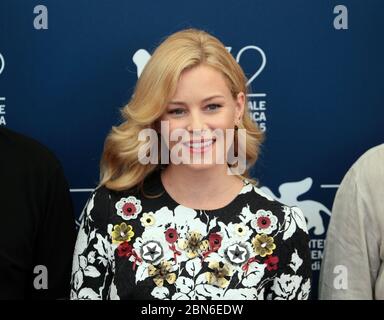 VENEDIG, ITALIEN - SEPTEMBER 02: Elizabeth Banks nimmt an der Jury Photocall während der 72. Filmfestspiele von Venedig am 2. September 2015 in Venedig Teil Stockfoto