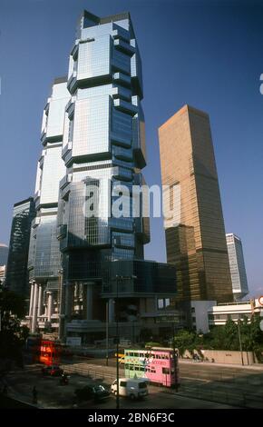 China: Die Zwillingstürme des Bond Center (heute Lippo Center) und des Far East Finance Center, Admiralty, Hong Kong (1987). Ursprünglich ein Stockfoto