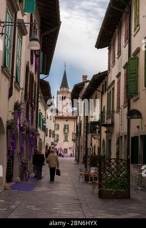 Via Mistruzzi, Venzone, Friaul-Julisch Venetien, Italien Stockfoto