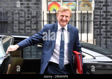 Der Kulturminister Oliver Dowden kommt am ersten Tag der Lockerung der Beschränkungen in Downing Street, London, an, um das Land aus der Blockierung zu bringen. Stockfoto