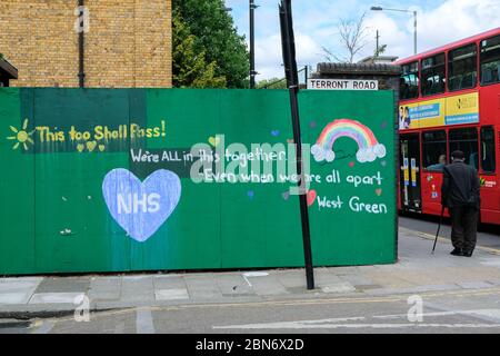 West Green, Haringey, London, Großbritannien. Mai 2020. Coronavirus-Pandemie: Ein Wandgemälde, das den NHS unterstützt. Kredit: Matthew Chattle/Alamy Live News Stockfoto