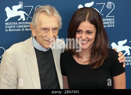 Roberto Herlitzka und Elena Bellocchio nehmen an einer Fotozelle für 'Blood of My Blood' während des 72. Filmfestivals in Venedig Teil Stockfoto