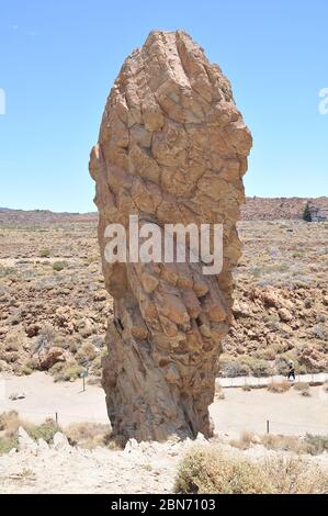 Teneriffa ist die größte der Kanarischen Inseln Spaniens, vor Westafrika. Es wird von Mont Teide dominiert, einem schlafenden Vulkan, der Spaniens höchster Gipfel ist. Teneriffa ist am besten bekannt für seinen Karneval von Santa Cruz, ein riesiges Pre-Lent-Festival mit Paraden, Musik, Tanz und bunten Kostümen. Die Insel hat viele Strände und Resort-Bereiche, einschließlich Los Cristianos und Playa de las Americas, Stockfoto