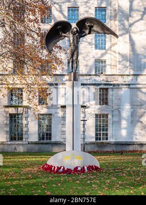 Das Fleet Air Arm Memorial, Daedalus, vom Verteidigungsministerium, Whitehall, London. Eine Hommage an den britischen Royal Naval Air Service und Fleet Air Arm. Stockfoto