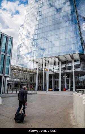 London, Großbritannien. Mai 2020. Die Pendlerzahlen sind in der Gegend der London Bridge dramatisch gesunken, selbst während der Hauptverkehrszeit, da die Menschen die Regierungsanweisungen beachten, um wieder zur Arbeit zu gehen, aber um Abstand zu halten. Am ersten Tag wird die "Lockdown" für den Ausbruch des Coronavirus (Covid 19) in London gelockert. Kredit: Guy Bell/Alamy Live News Stockfoto