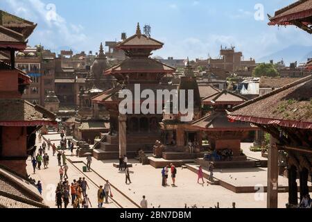 PATAN, KATHMANDU, NEPAL - 30. SEPTEMBER 2012: Menschen auf dem Patan Durbar Platz, Luftaufnahme Stockfoto