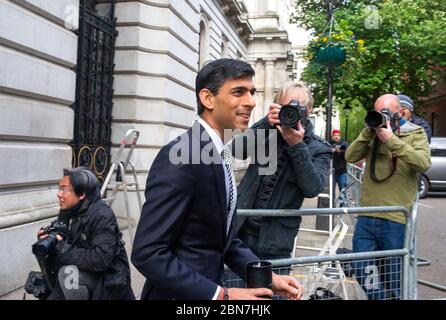 London, Großbritannien. Mai 2020. Schatzkanzler Rishi Sunak kommt in der Downing Street an. Quelle: Mark Thomas/Alamy Live News Stockfoto