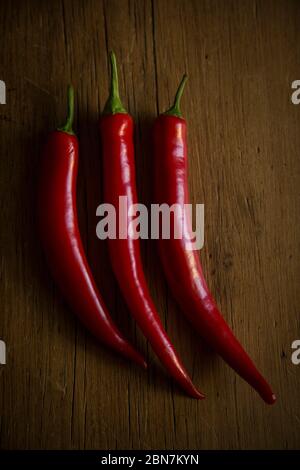 Italienische rote und grüne Chilischoten Stockfoto