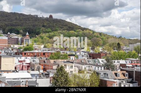 Reading, Pennsylvania-Mai 1: 2020: Luftaufnahme einer Dächer und Pagode, Reading Pennsylvania Stockfoto