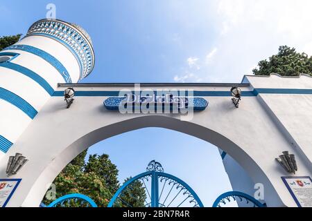 Korez, Krim - 7. Juli. 2019. Dulber Palace ist Gegenstand des kulturellen Erbes von föderaler Bedeutung. Jetzt ein Sanatorium Stockfoto