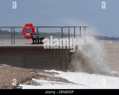 Sheerness, Kent, Großbritannien. Mai 2020. Ein windiger und kalter Nachmittag in Sheerness, Kent. Quelle: James Bell/Alamy Live News Stockfoto