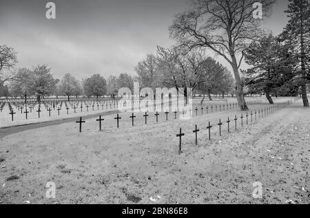 Neuville-St Vaast deutscher Kriegsfriedhof in der Nähe des Dorfes Neuville-Saint-Vaast in Nordfrankreich. Es gibt 44,833 Gräber des Ersten Weltkriegs deutschen Soldi Stockfoto