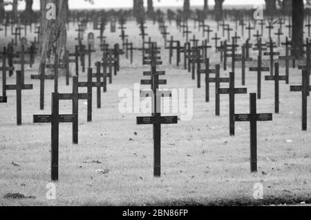 Neuville-St Vaast deutscher Kriegsfriedhof in der Nähe des Dorfes Neuville-Saint-Vaast in Nordfrankreich. Es gibt 44,833 Gräber des Ersten Weltkriegs deutschen Soldi Stockfoto