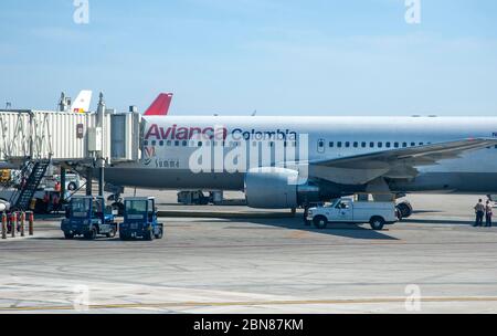 Avianca Airlines fliegt am Miami International Airport Stockfoto