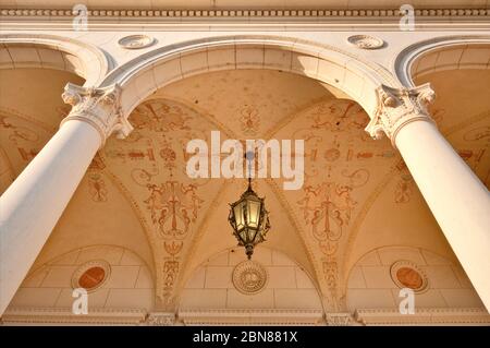 Fresken von Harold 'Bubi' Jessen an der Decke des Austin History Center, ehemaliger Hauptbibliothek der öffentlichen Bibliothek an der W 9th St in Austin, Texas, USA Stockfoto