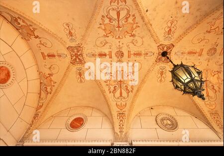 Fresken von Harold 'Bubi' Jessen an der Decke des Austin History Center, ehemaliger Hauptbibliothek der öffentlichen Bibliothek an der W 9th St in Austin, Texas, USA Stockfoto