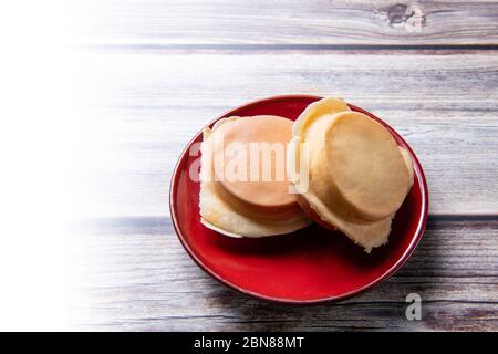 Red Bean Cake (Imagawayaki) ist ein japanisches Dessert und gefüllt mit süßer Azuki-Bohnenpaste Stockfoto