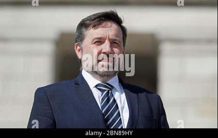 Nordirland Gesundheitsminister Robin Swann vor einer Pressekonferenz im Parlamentsgebäude in Stormont, Belfast. Stockfoto