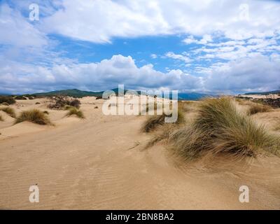 Die wunderbare Oase Piscinas, mit imposanten und gewundenen Dünen von feinem, warmen goldenen Sand, als einer der schönsten in der Welt Stockfoto