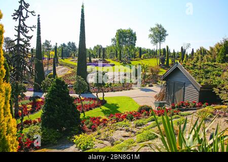 Schöne Landschaft mit Pflanzen, Blumen, Bäumen, Gärten auf den Inseln außerhalb Stavanger, Norwegen. Stockfoto