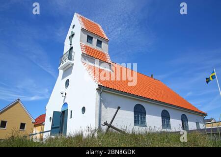 Schwedische Seemannskirche, traditionelles weißes Gebäude mit orangefarbenem Dach, in Skagen, Dänemark. Stockfoto