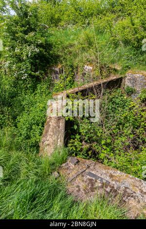 Der Thames Path ist ein nationaler Pfad, der der Themse von ihrer Quelle in der Nähe von Kemble in Gloucestershire bis zur Thames Barrier in Charlton London folgt Stockfoto