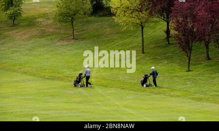 Harrogate, North Yorkshire, Großbritannien. Mai 2020. VE Tag. Die Golfplätze wurden heute im Rahmen der Lockdown-Beschränkungen wiedereröffnet. Kredit: ernesto rogata / Alamy Live News Stockfoto