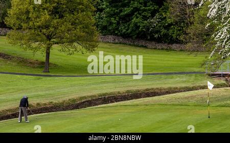 Harrogate, North Yorkshire, Großbritannien. Mai 2020. VE Tag. Die Golfplätze wurden heute im Rahmen der Lockdown-Beschränkungen wiedereröffnet. Kredit: ernesto rogata / Alamy Live News Stockfoto