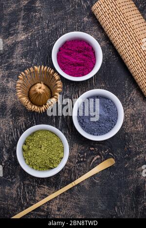 Grünes, blaues und rosa Matcha-Pulver Stockfoto