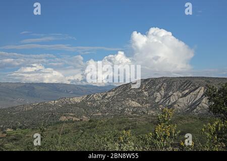 Wolken über niedrigen Bergen Anden, Nord-Peru Februar Stockfoto